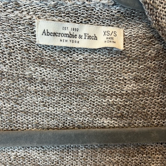 FREE GIFT with Abercrombie & Fitch Waterfall Cardigan - Picture 3 of 11